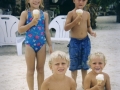 Kinder beim Glace essen