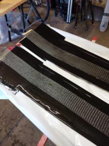 Belag mit einer Lage Carbon/Hanf