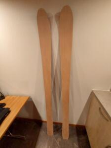 fertige Skis
